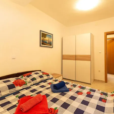 Awesome Home In Starigrad With House Sea View * Starigrad Paklenica